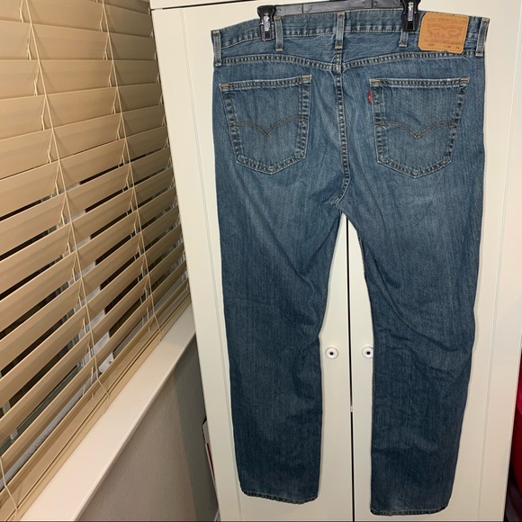 Men’s 559 Straight Leg Levi’s Jeans - Picture 7 of 13